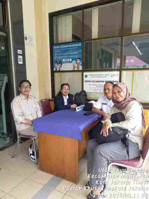 Piket Pos Pengaduan Masyarakat Pengelola RPTRA dan ASN Kelurahana Utan Kayu Selatan