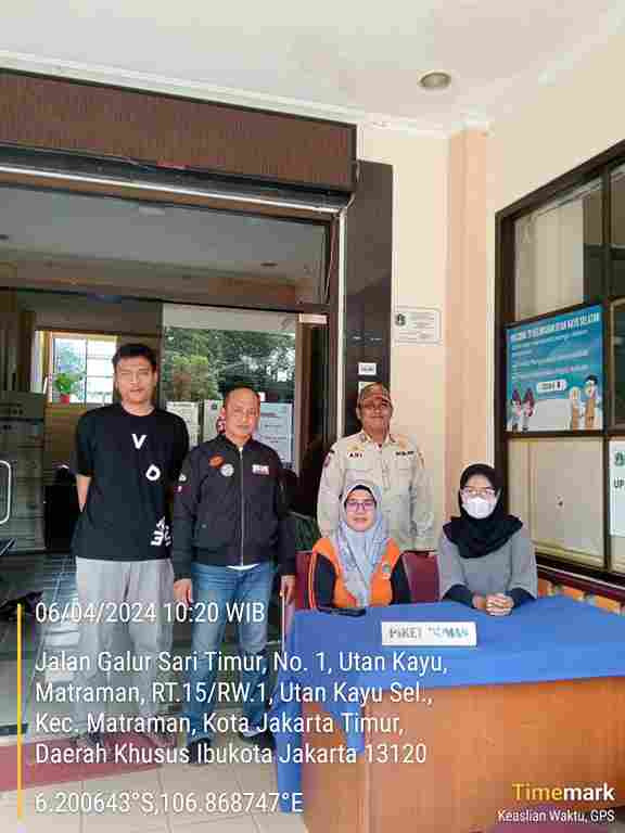 Piket Pos Pengaduan Masyarakat Pengelola RPTRA dan ASN Kelurahana Utan Kayu Selatan