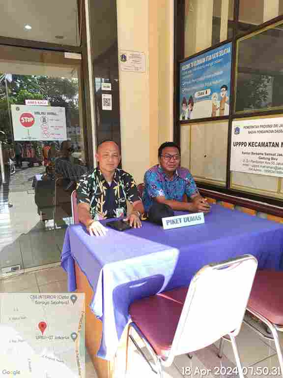 Piket Pos Pengaduan Masyarakat Pengelola RPTRA dan ASN Kelurahana Utan Kayu Selatan