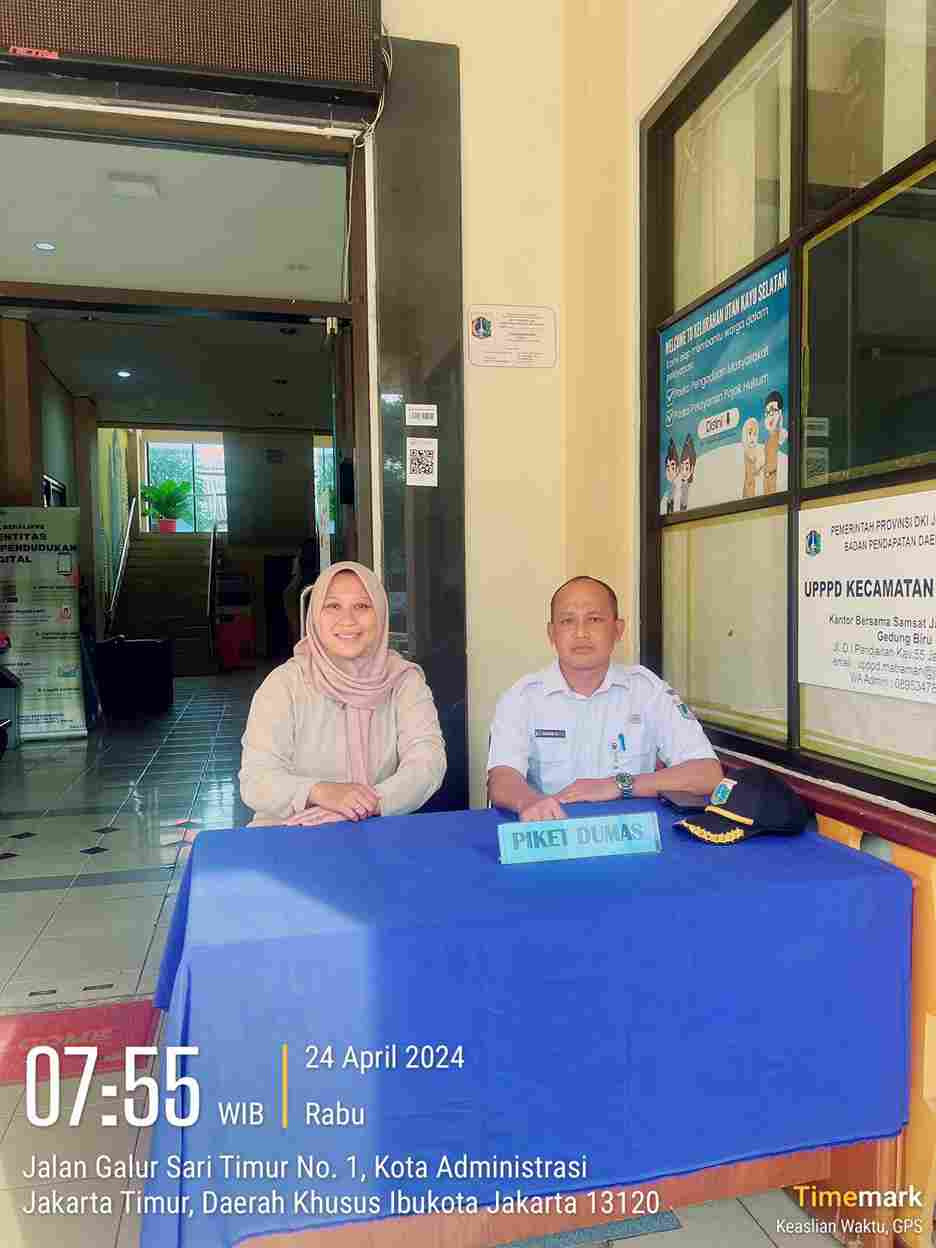 Piket Pos Pengaduan Masyarakat Pengelola RPTRA dan ASN Kelurahana Utan Kayu Selatan