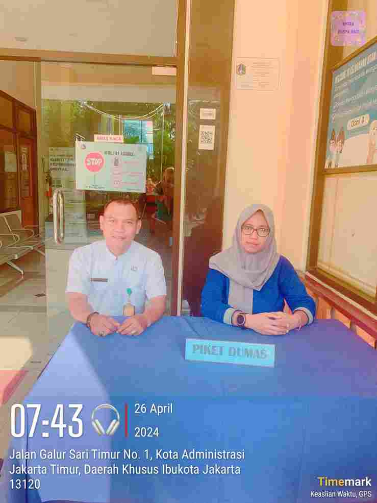 Piket Pos Pengaduan Masyarakat Pengelola RPTRA dan ASN Kelurahana Utan Kayu Selatan