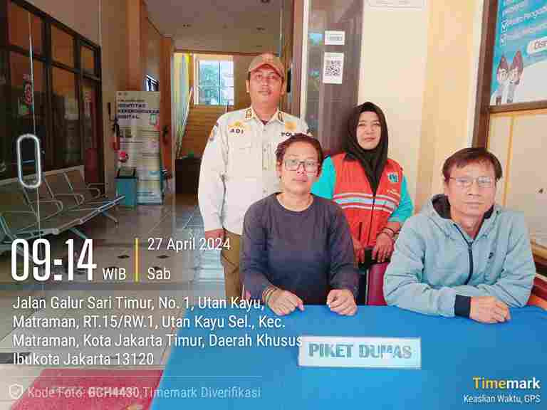 Piket Pos Pengaduan Masyarakat Pengelola RPTRA dan ASN Kelurahana Utan Kayu Selatan