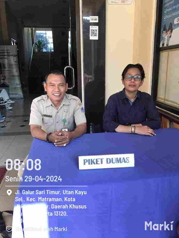 Piket Pos Pengaduan Masyarakat Pengelola RPTRA dan ASN Kelurahana Utan Kayu Selatan