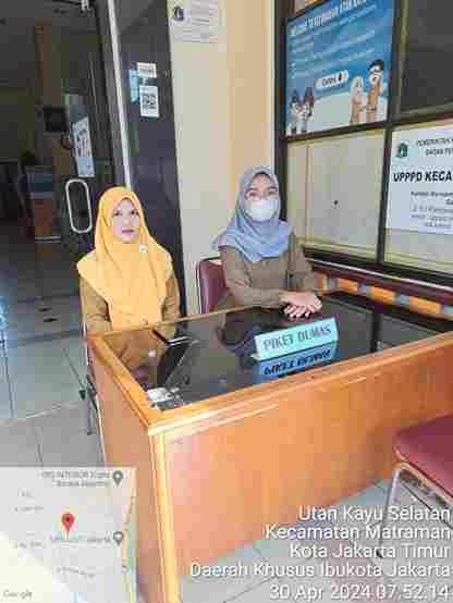 Pengelola RPTRA dan Staf Kelurahan Piket Pos Pengaduan Masyarakat