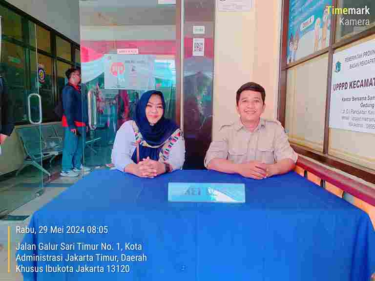 Pengelola RPTRA dan Staf Kelurahan Piket Pos Pengaduan Masyarakat