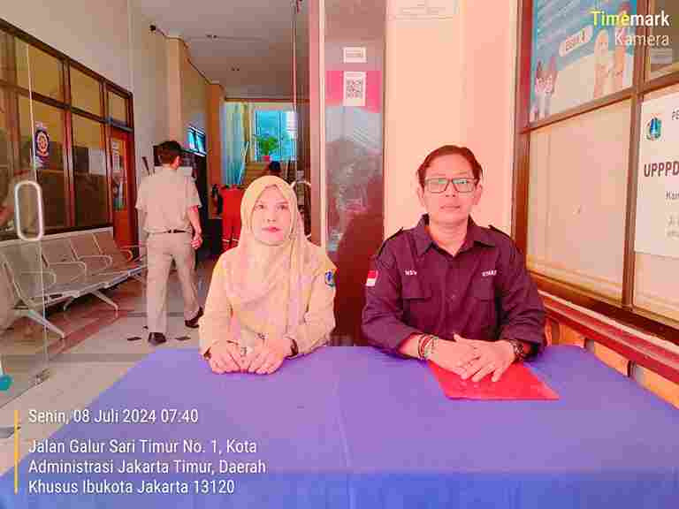 Piket Pos Pengaduan Masyarakat Pengelola RPTRA dan ASN Kelurahan Utan Kayu Selatan