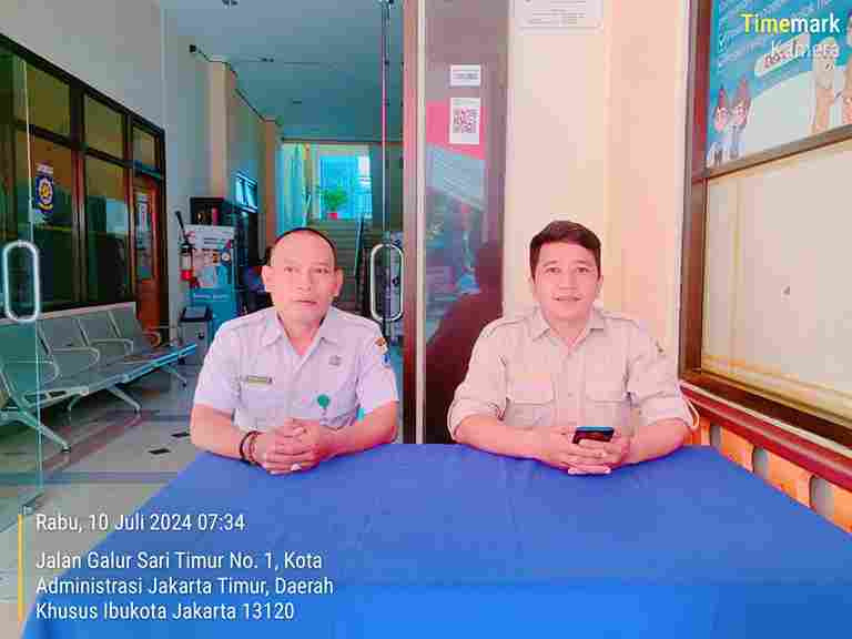 Piket Pos Pengaduan Masyarakat Pengelola RPTRA dan ASN Kelurahan Utan Kayu Selatan