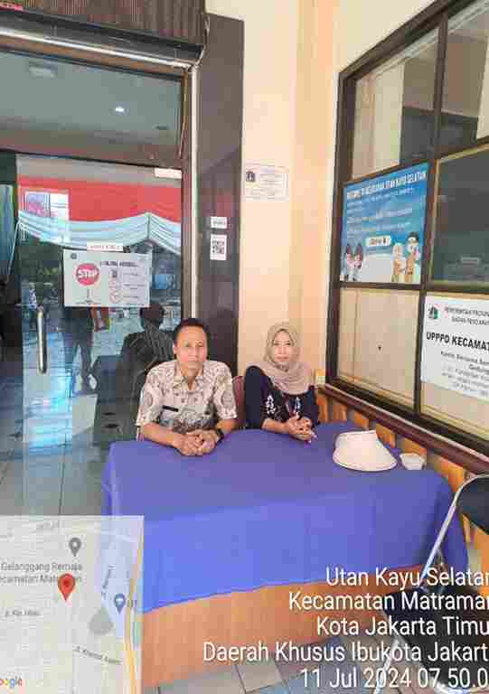 Piket Pos Pengaduan Masyarakat Pengelola RPTRA dan ASN Kelurahan Utan Kayu Selatan