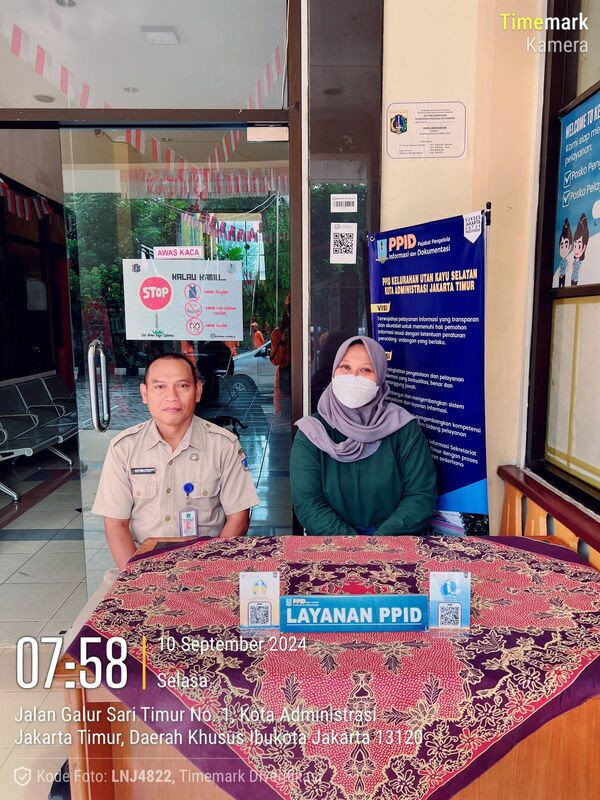 Piket Pengaduan masyarakat Kelurahan Utan Kayu Selatan