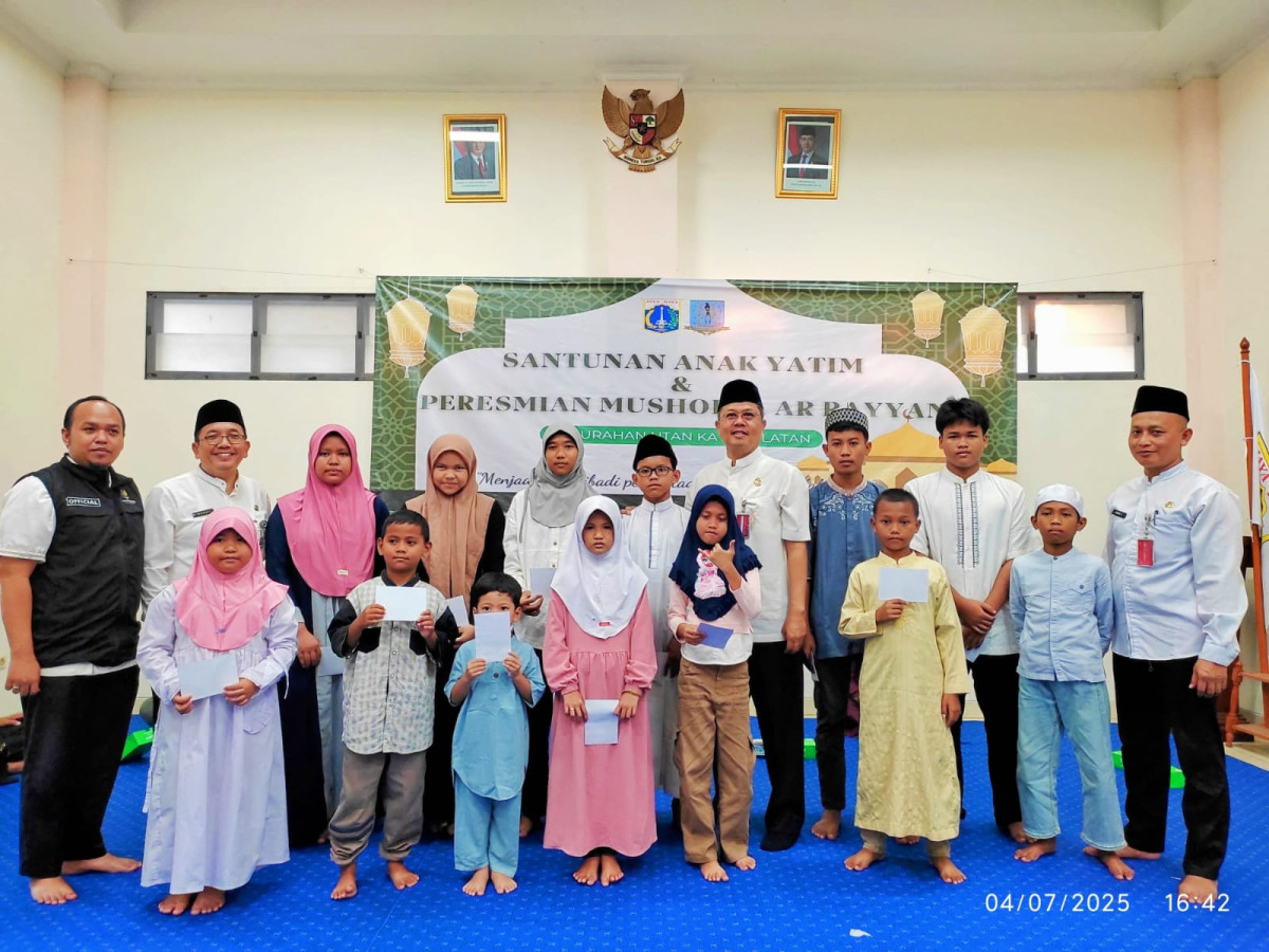 Santunan Yatim dan Peresmian Mushollah Ar Rayyan Kelurahan Utan Kayu Selatan