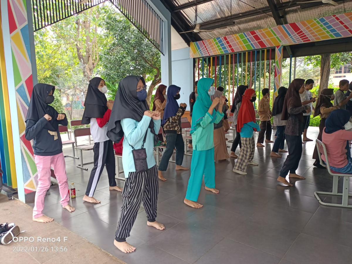 Latihan Senam SMPN 184