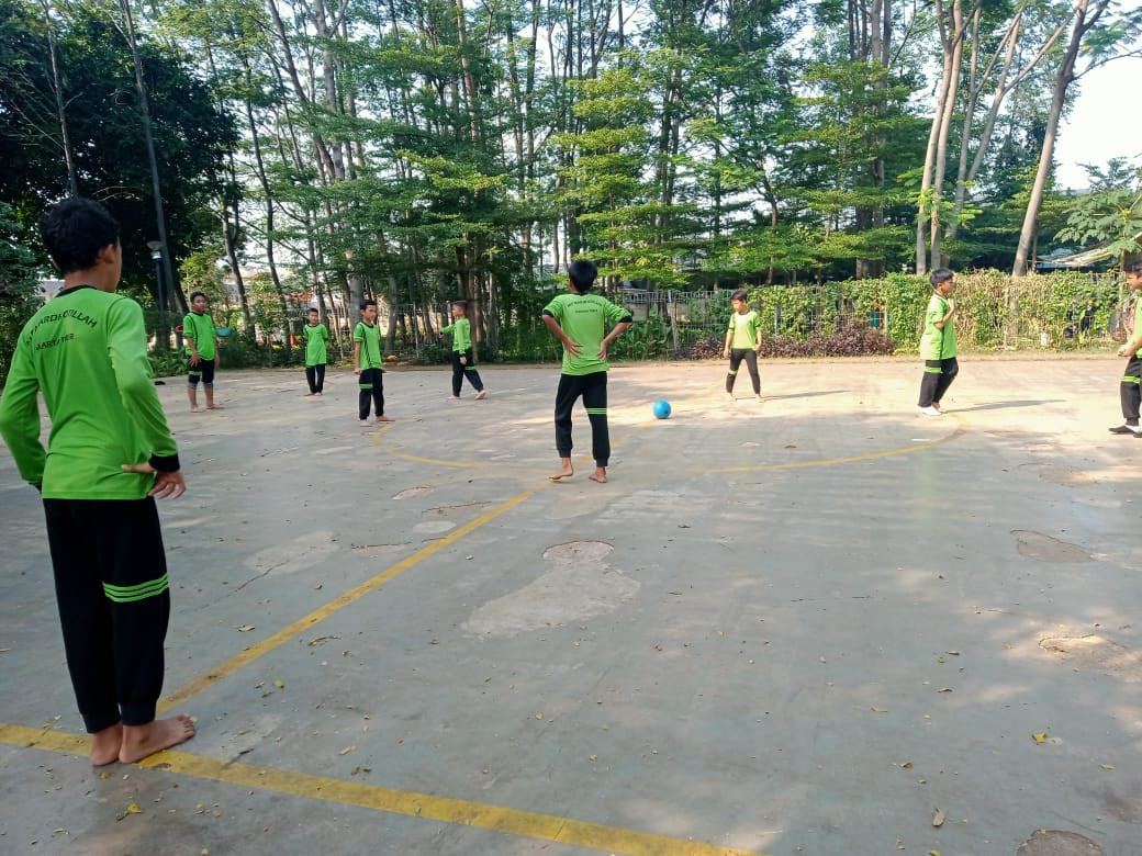 OUTING CLASS MI MARDHOTILAH