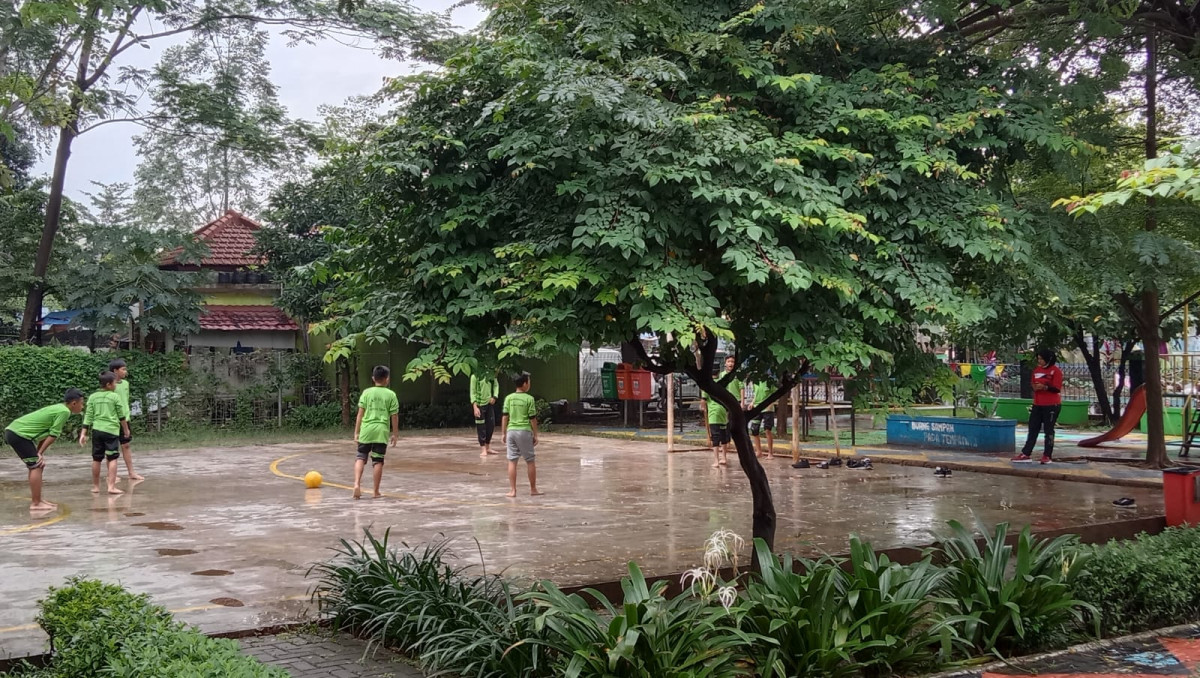 OUTING CLASS MI MARDHOTILLAH