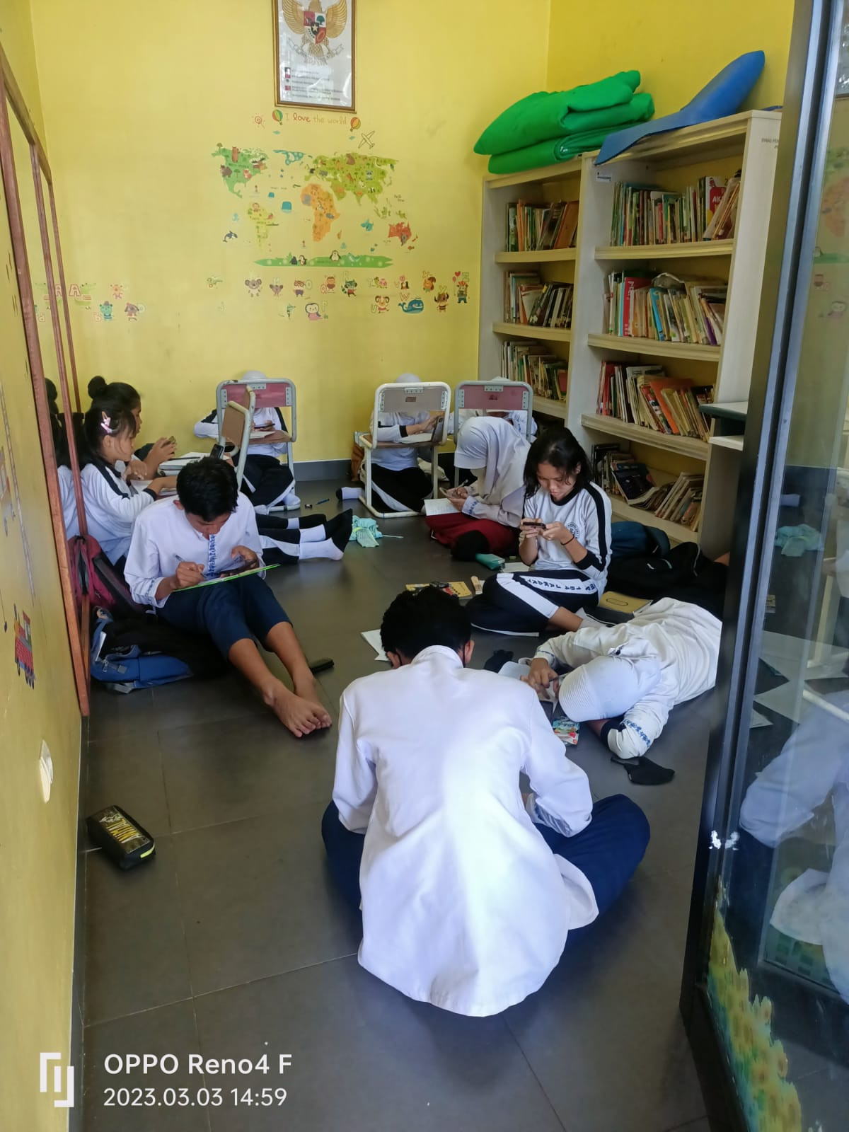 BELAJAR KELOMPOK SMP 184