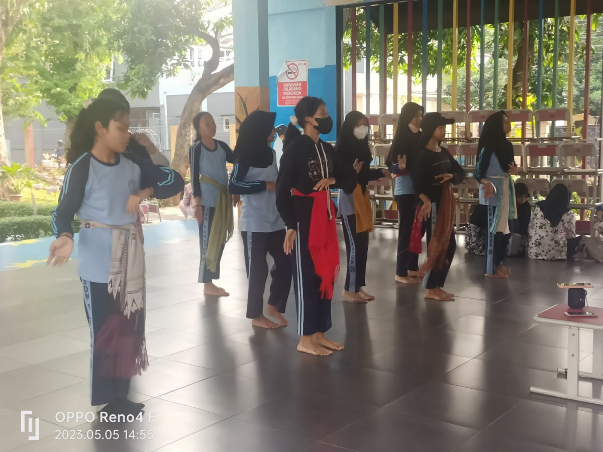 LATIHAN MENARI SDN 09