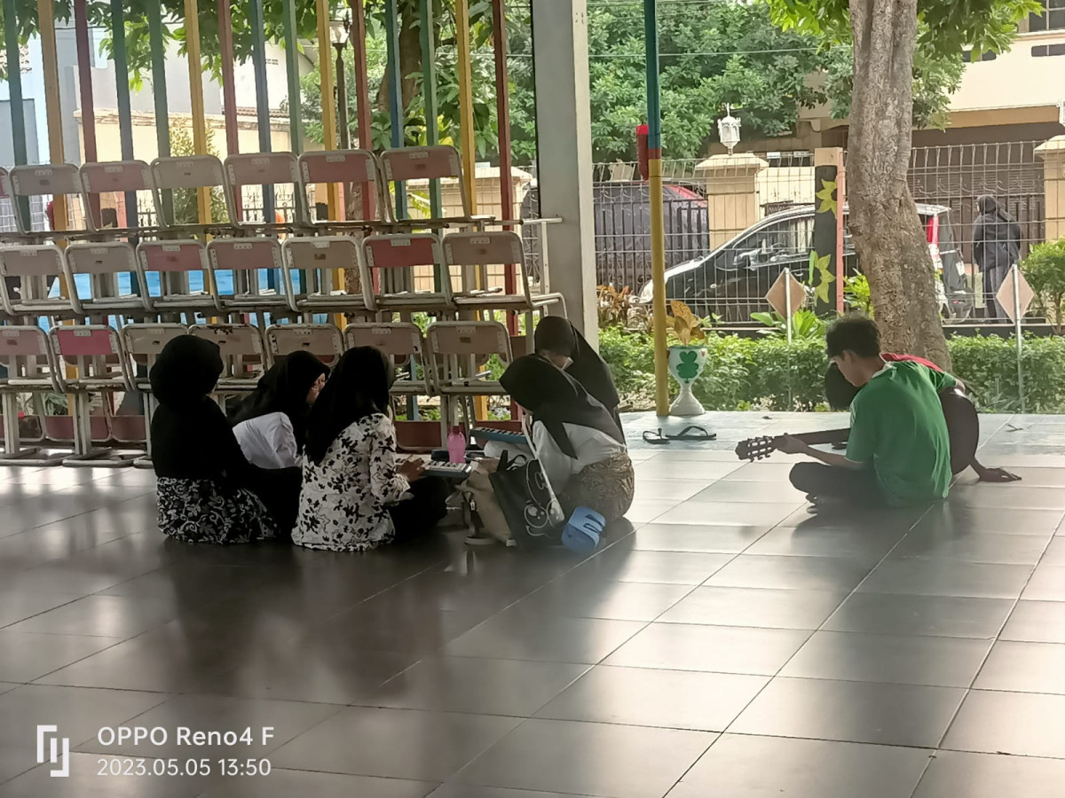 LATIHAN BERMAIN MUSIK SMP 184