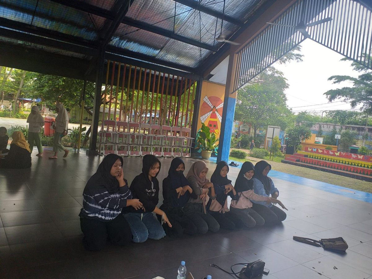 latihan tari smp 203