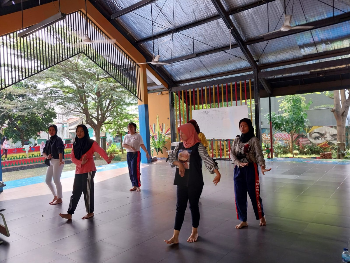 latihan menari sma 99