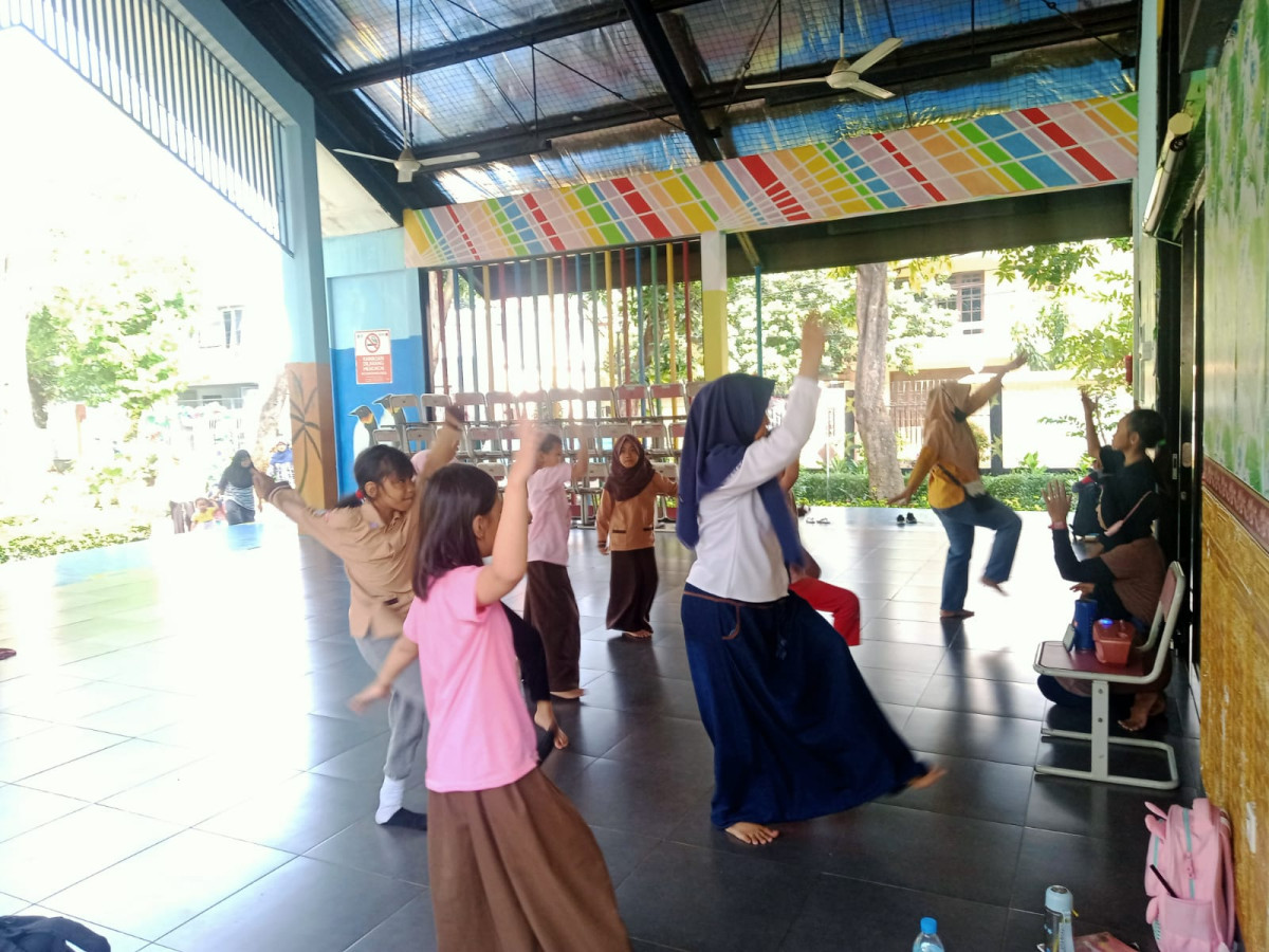 LATIHAN MENARI SD 10