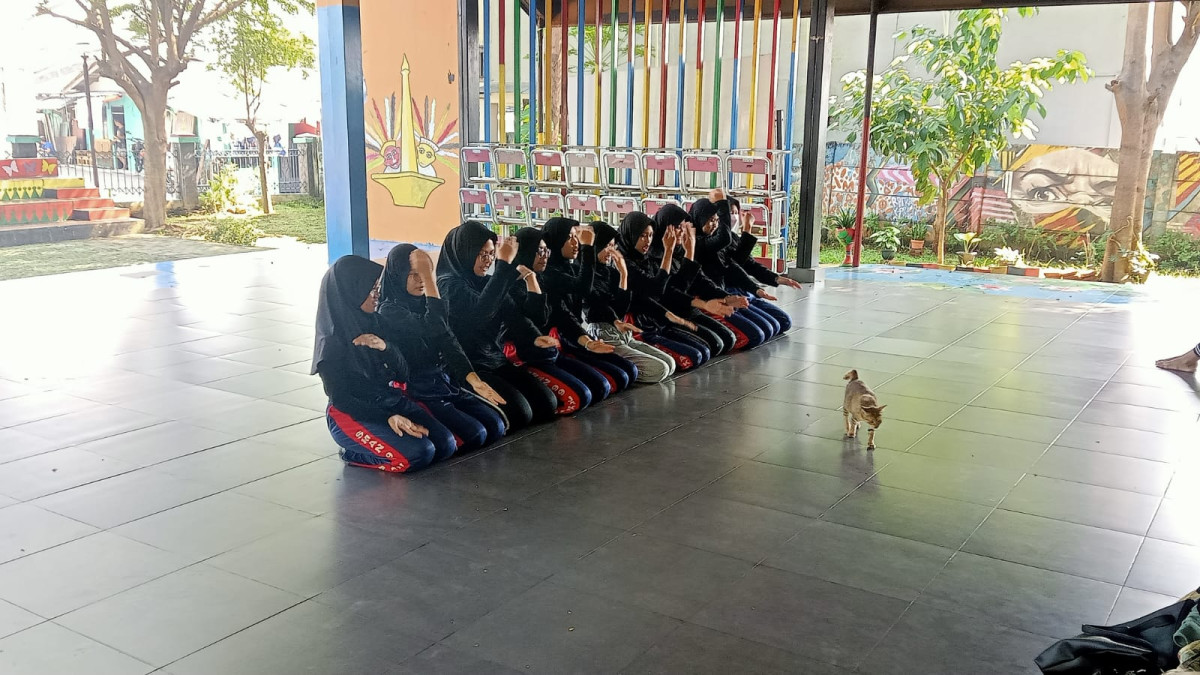 latihan menari sma 99