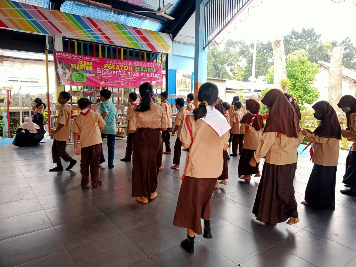 LATIHAN MENARI SD 09