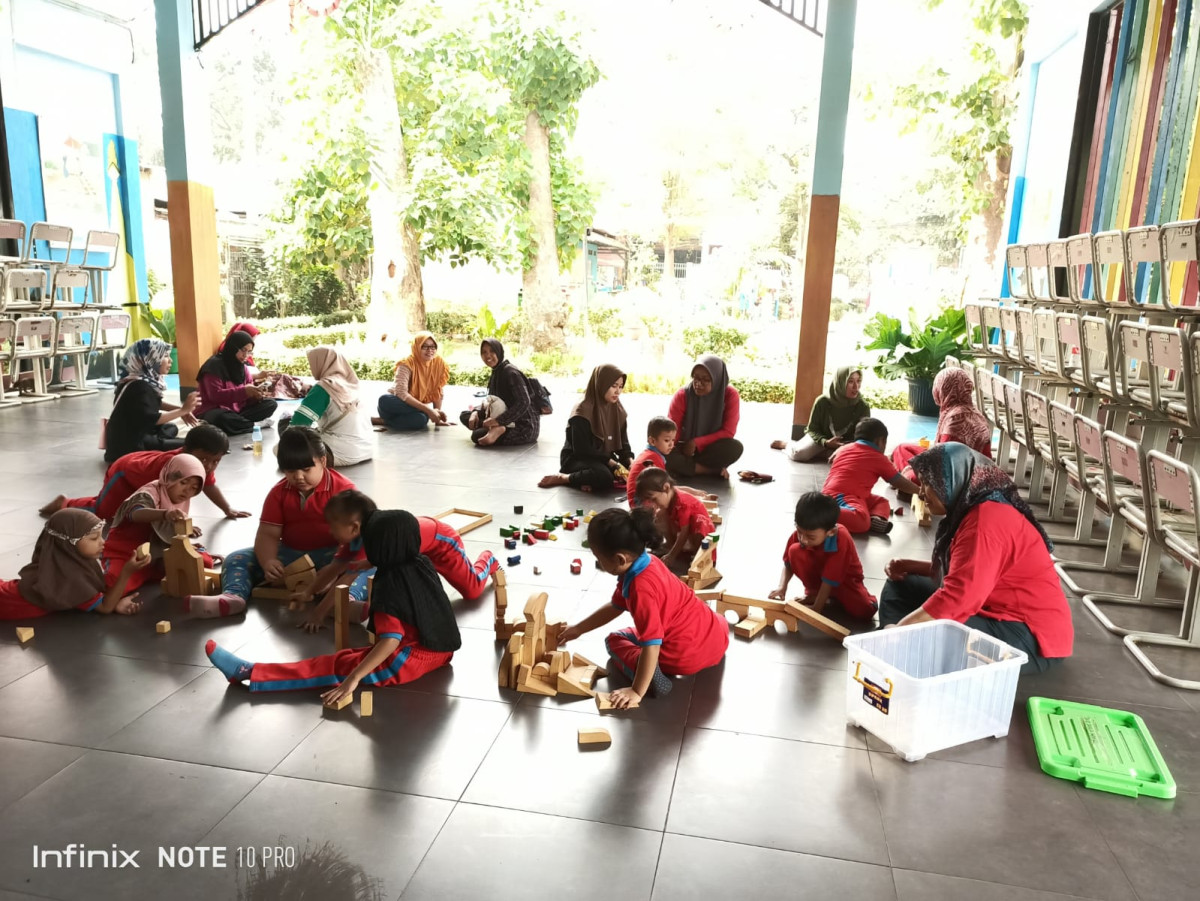 OUTING CLASS PAUD DAHLIA