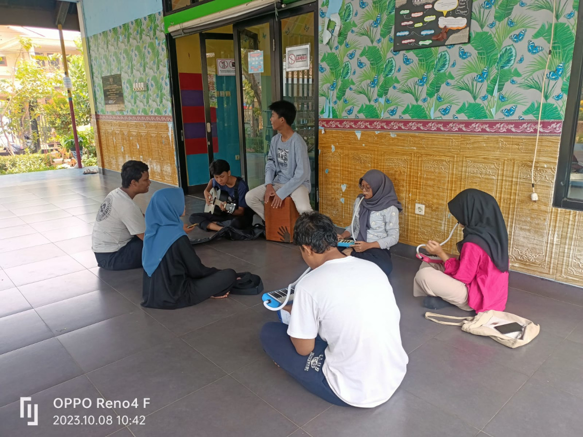 LATIHAN SENI MUSIK SMA 106