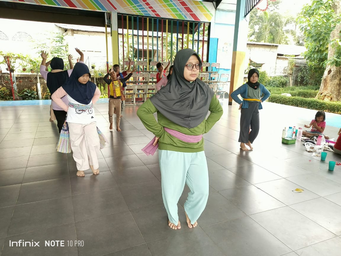 LATIHAN MENARI SD 10