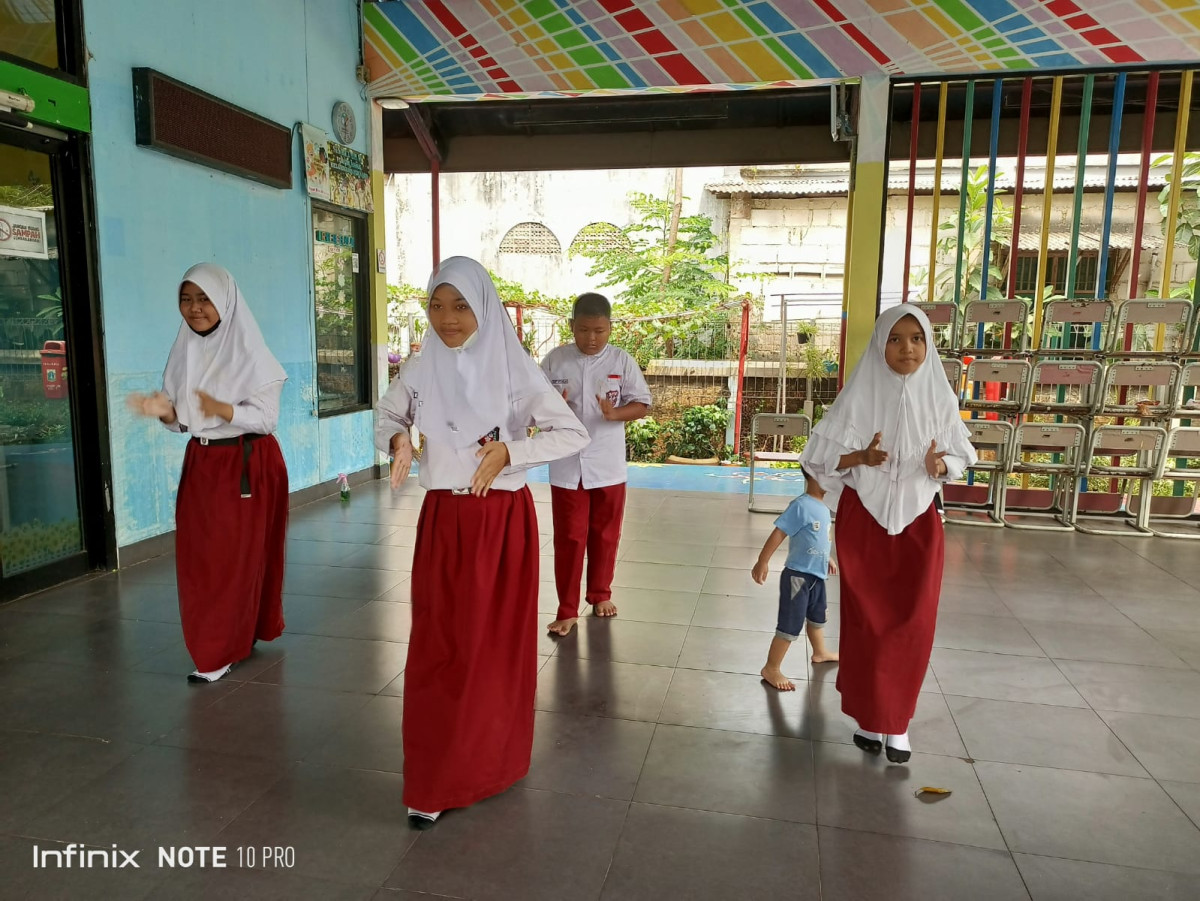 LATIHAN MENARI SD 10