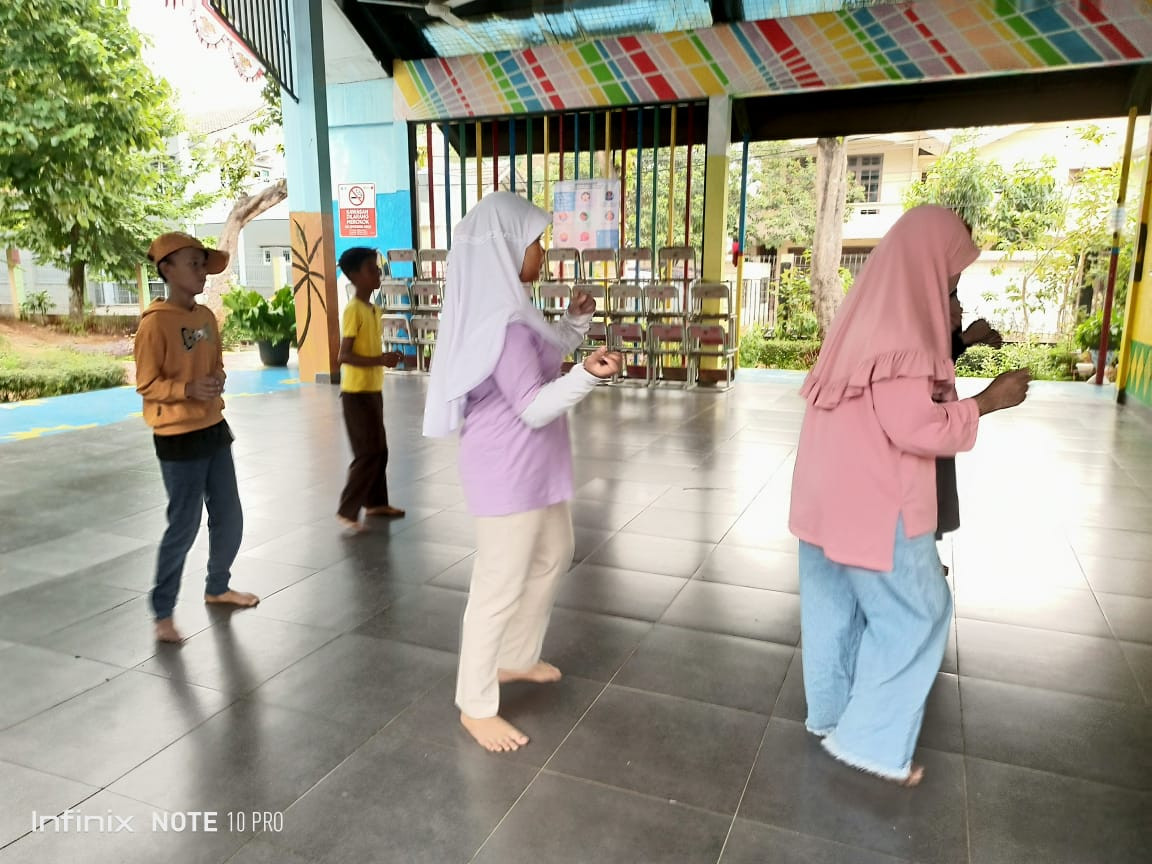 LATIHAN MENARI SD 09 DAN SD 10