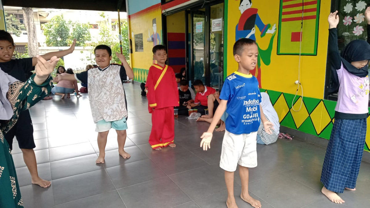LATIHAN MENARI TARI SENAM PANCASILA KELAS 3