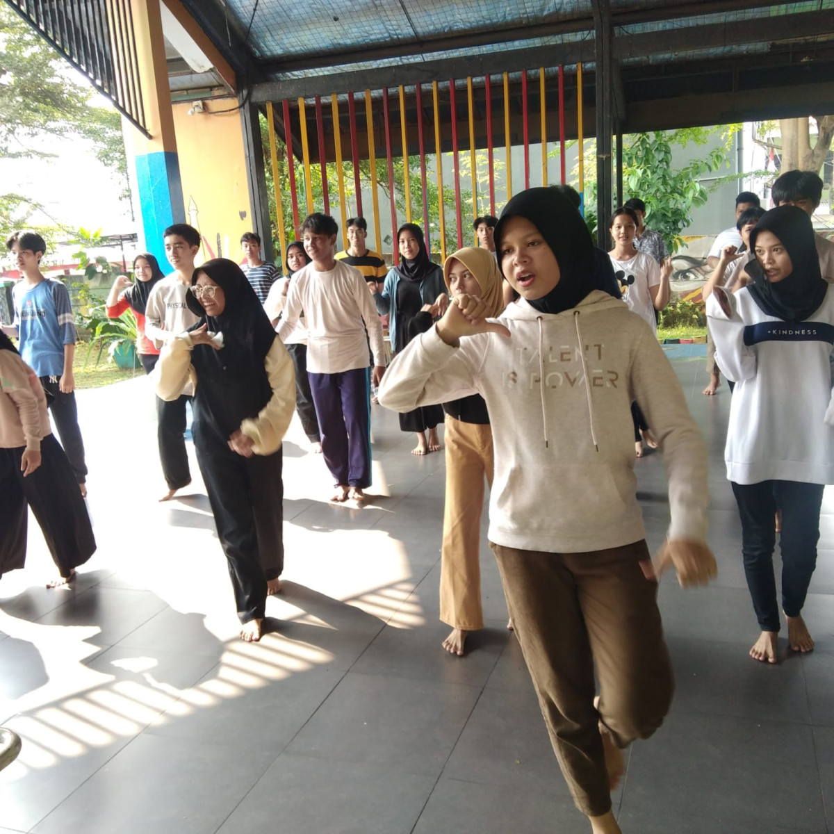 latihan drama smp 203