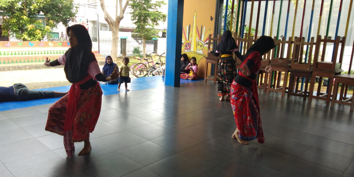 latihan menari sanggar mak manih