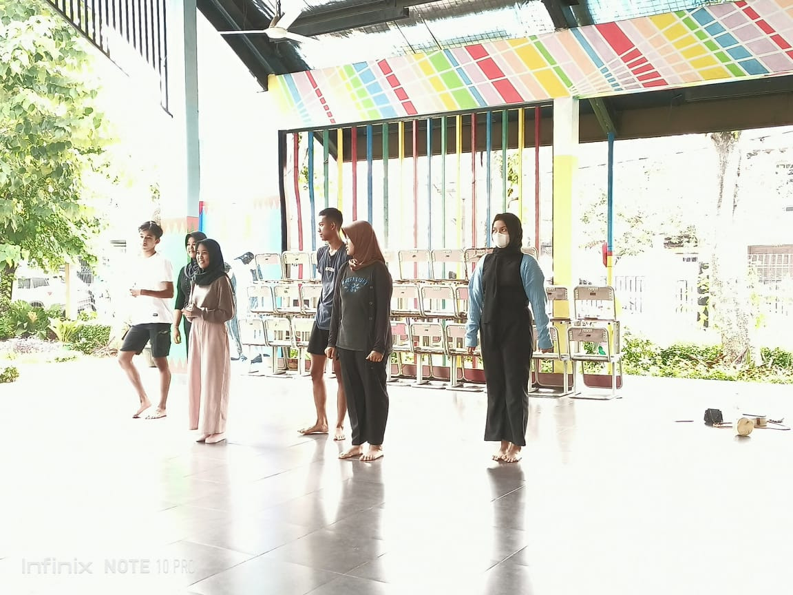 LATIHAN DRAMA SMA 106