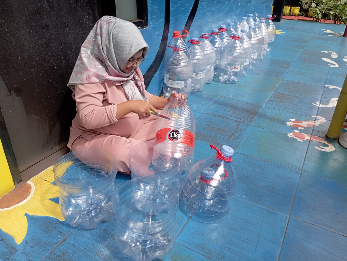 PEMBUATAN POT DARI GALON BEKAS