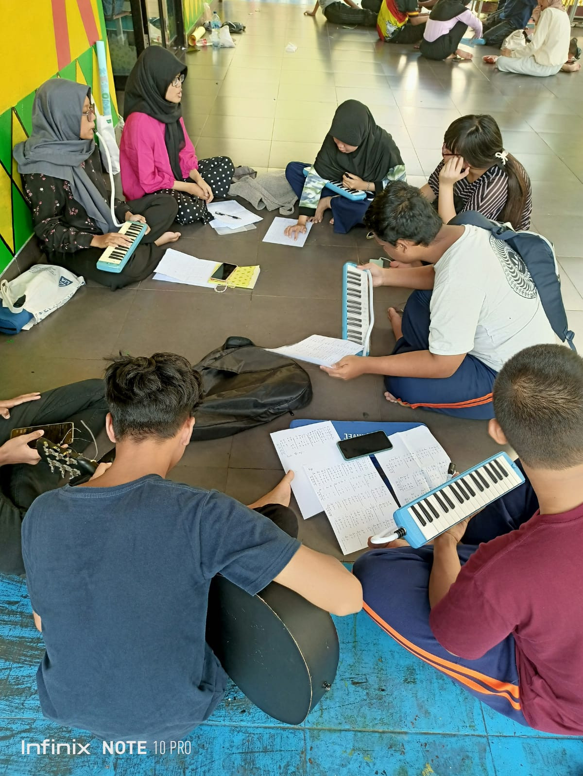 LATIHAN ALAT MUSIK SMA 106