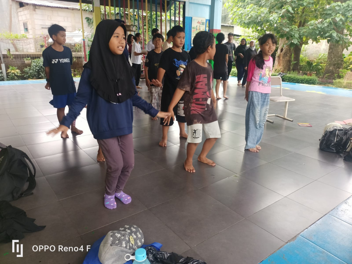 LATIHAN MENARI SD 10