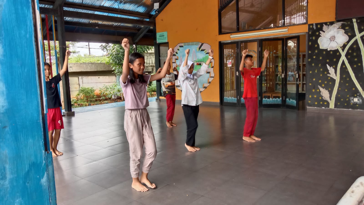 Latihan menari sdn 03