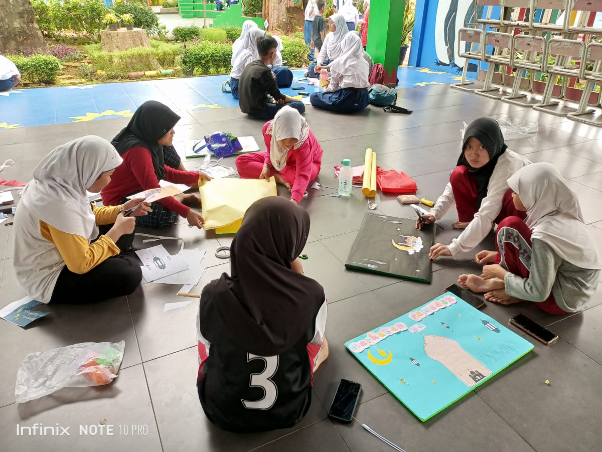 BELAJAR KELOMPOK SD 10 DAN SMP 184