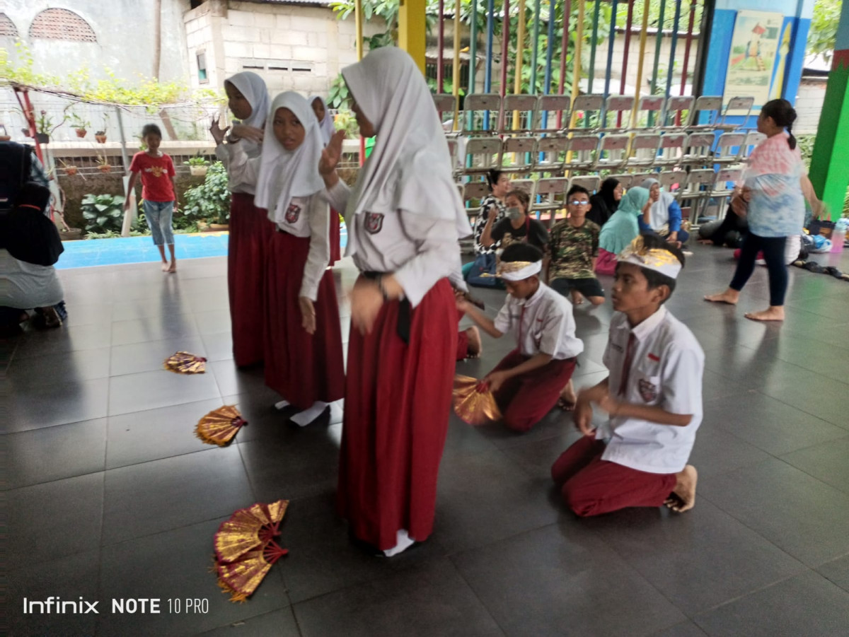 LATIHAN MENARI SD 09