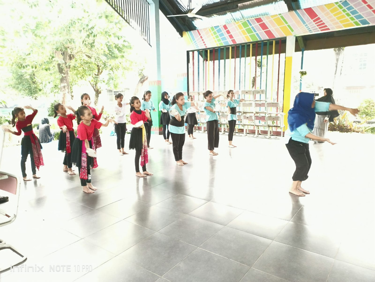 LATIHAN MENARI SANGGAR DAYA PRESTA