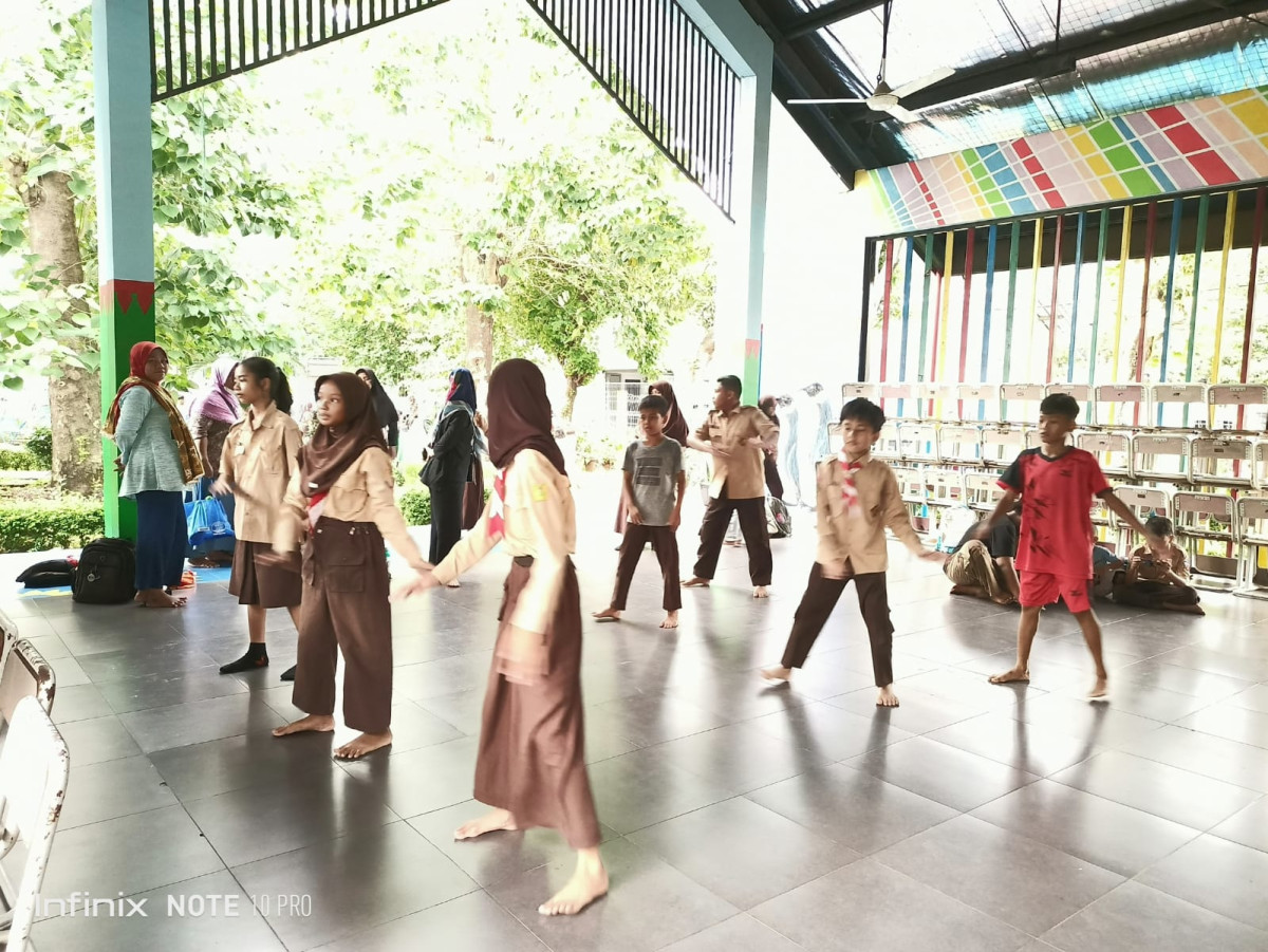 LATIHAN TARI KREASI SDN 10