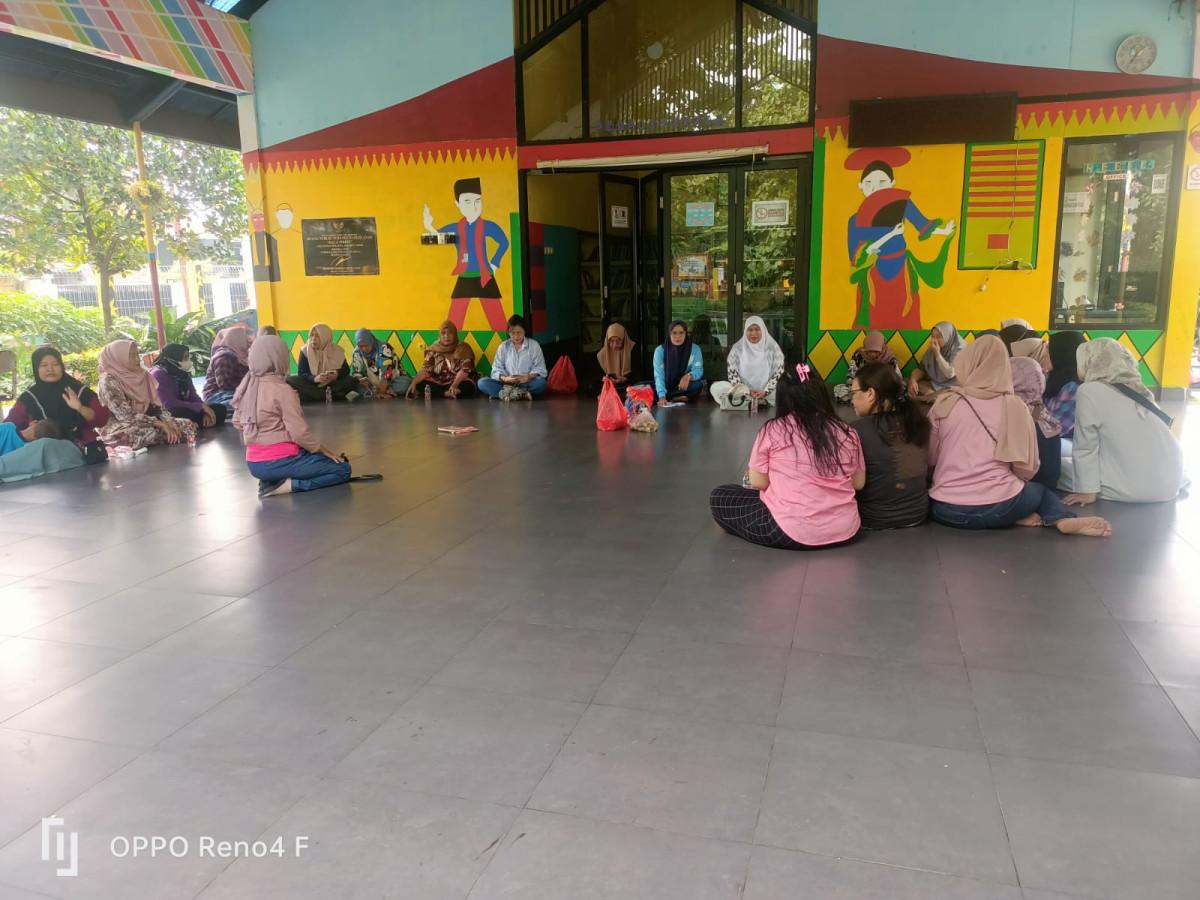 RAPAT WALI MURID SMP 184