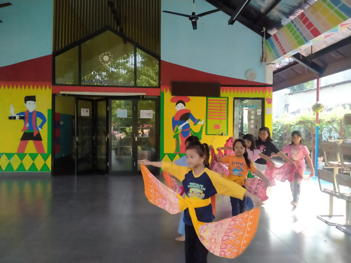 LATHAN TARI TOKECANG SD 03