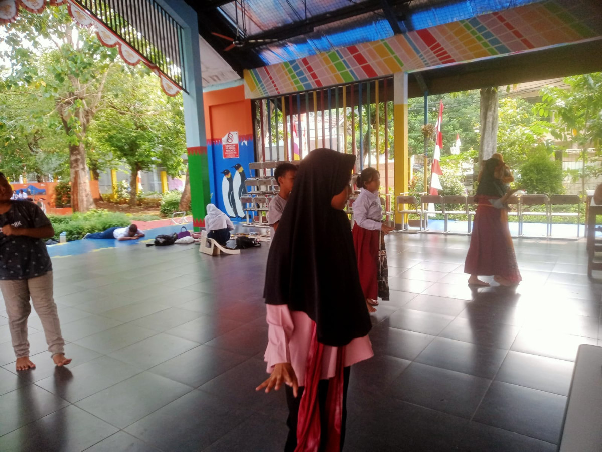 LATIHAN MENARI JALI-JALI