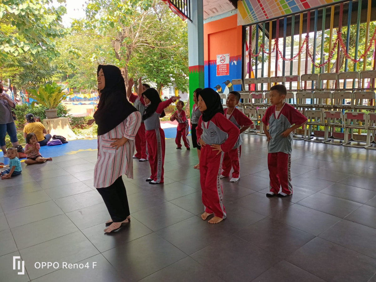 LATIHAN MENARI SD 10