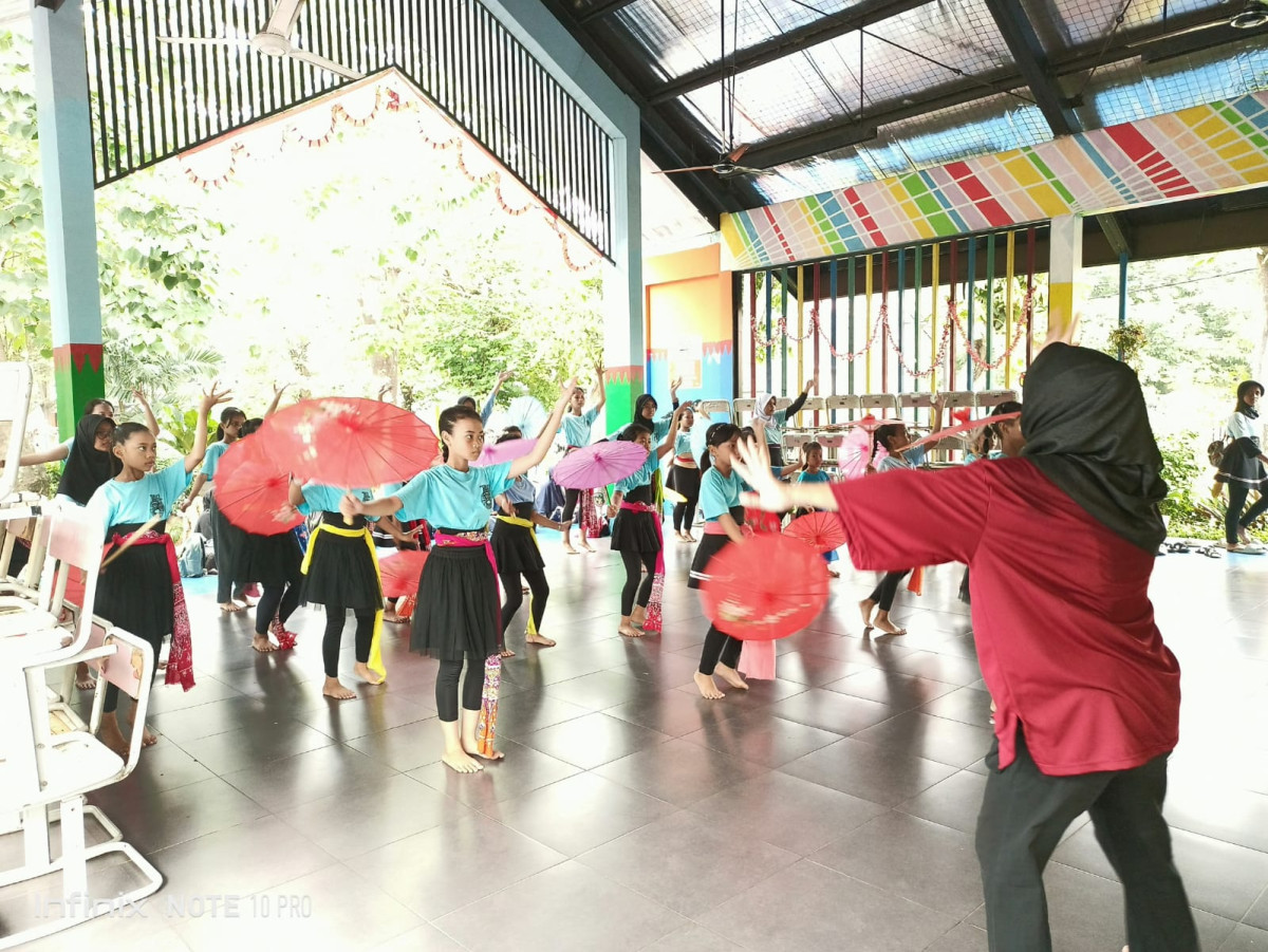 LATIHAN TARI SANGGAR DAYA PRESTA