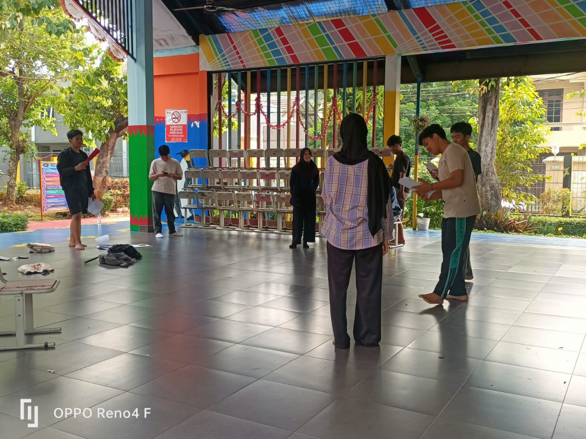 LATIHAN DRAMA SMA 98