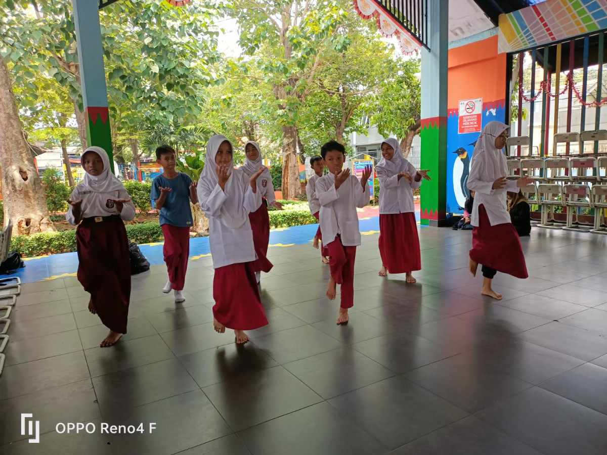 LATIHAN MENARI SD 09