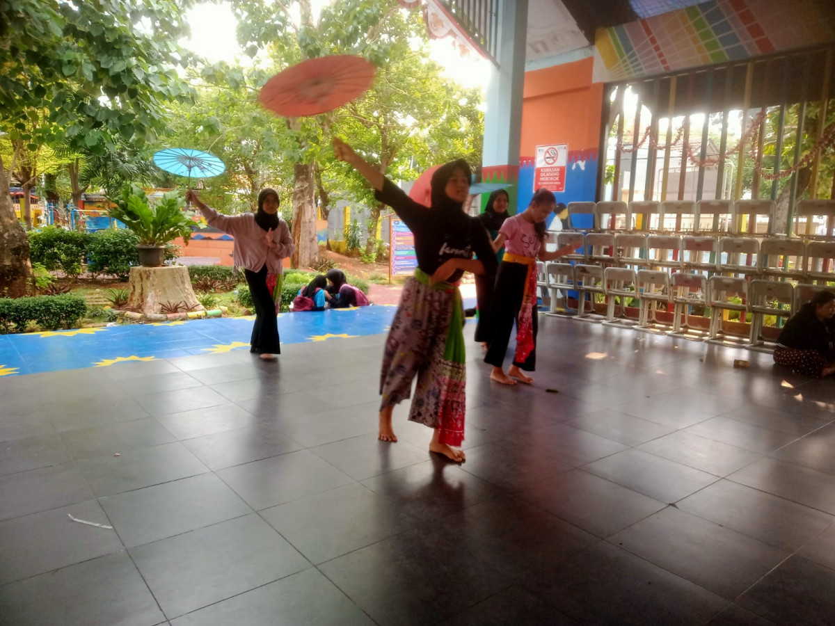 LATIHAN MENARI SANGGAR DAYA PRESTA